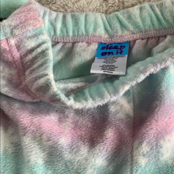 Fluffy lamacorn pajamas with pockets size (10-12) - Picture 3 of 6